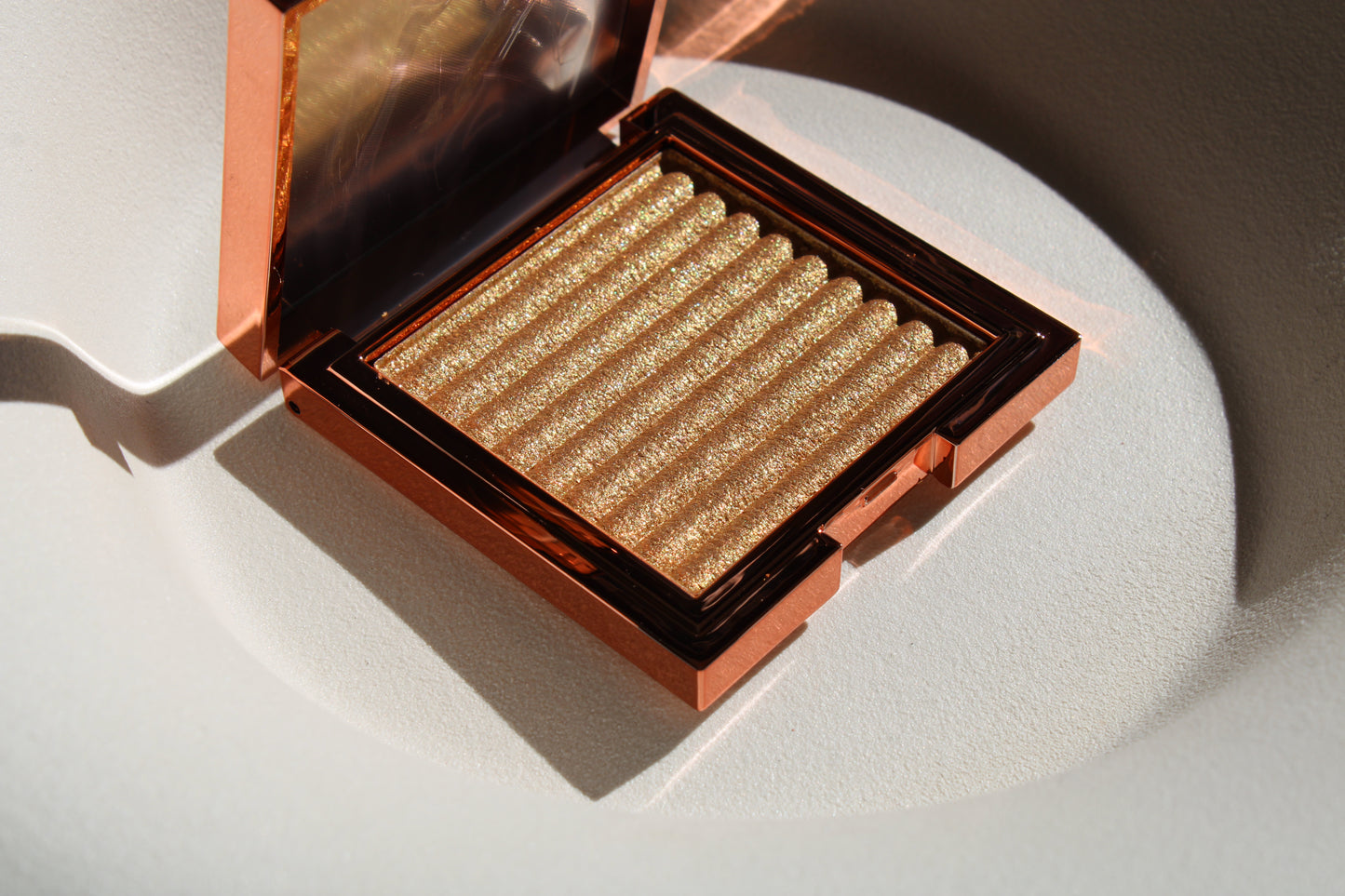 .shine- pallet highlighter with mirror