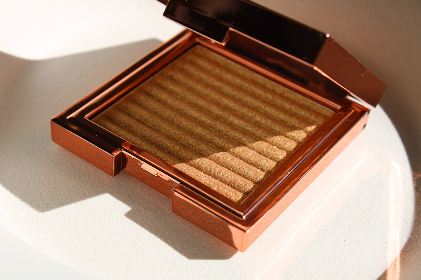 .shine- pallet highlighter with mirror