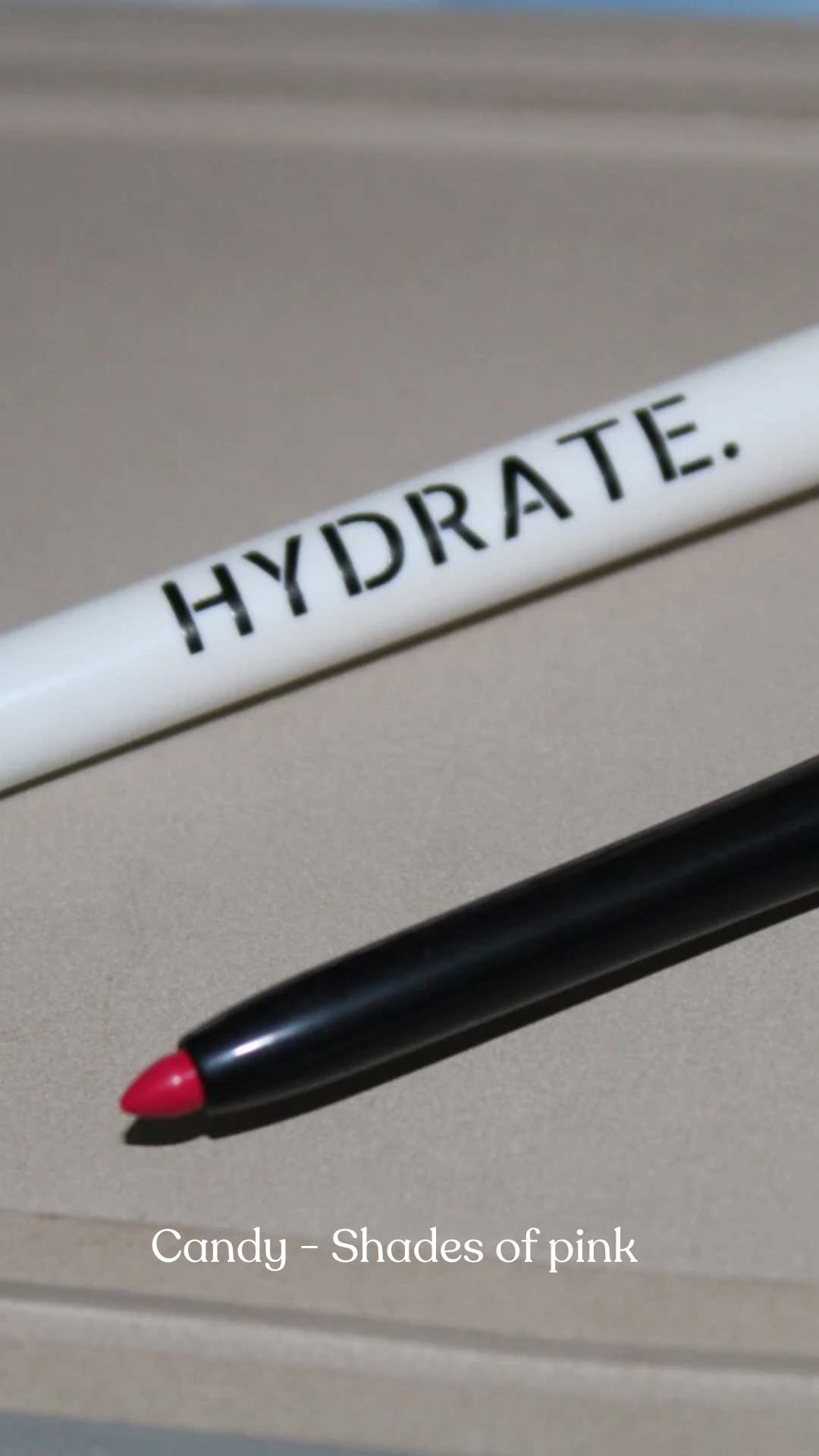 .outline-Retractable Moisturising Lip Liner