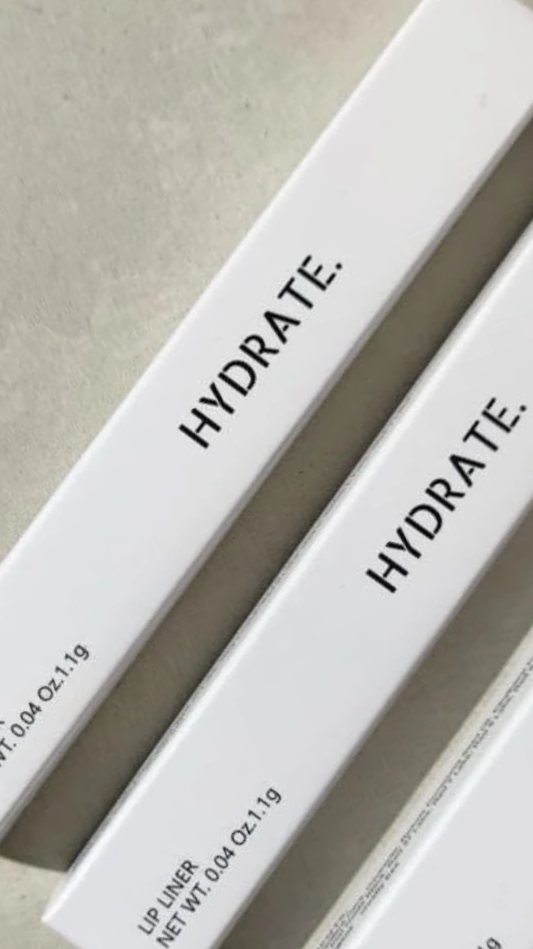 .outline-Retractable Moisturising Lip Liner